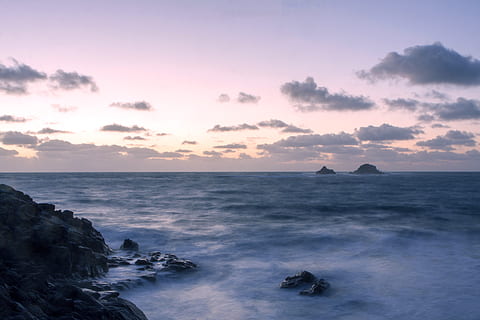Cornwall Beach Sunset, hav, himmel, vatten, scenics - natur, skönhet i naturen, horisont över vatten, horisont, solnedgång, moln - himmel, lugn, lugn plats, rörelse, strand, natur, idyllisk, landa, sten, inget folk, fast, utomhus, kraft i naturen, 2K, CC0, offentligt domän, royaltyfria