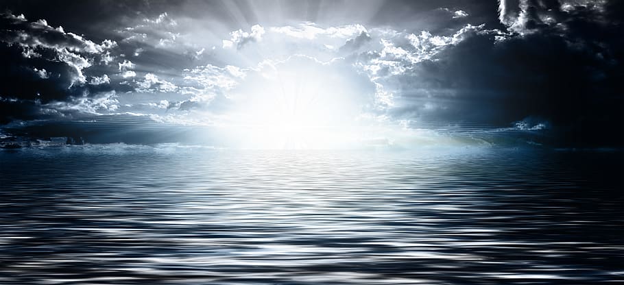 hav, skyer, himmel, bølge, vand, nat, horisont, lys, tusmørke, sky - himmel, skønhed i naturen, scenics - natur, ro, sollys, natur, solstråle, idyllisk, ingen mennesker, rolig scene, afspejling, miljø, spiritualitet, religion, udendørs, lys ved enden af ​​tunnelen, lyse, 5K