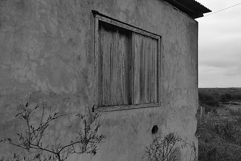 vecchio, Casa, struttura costruita, architettura, esterno dell'edificio, nessuno, giorno, natura, costruzione, cielo, abbandonato, all'aperto, pianta, caratteristica della parete, nuvola - cielo, finestra, legno - materiale, intemperie, albero nudo, storia, 4K, CC0, dominio pubblico, privo di copyright