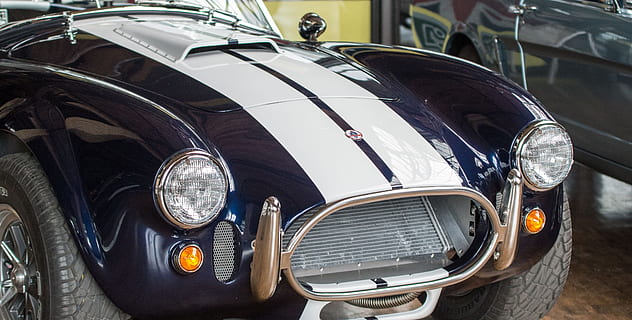 auto, cobra, shelby, oldtimer, søkelys, krom, støtfanger, sportsbil, kjøre, transportsystem, bil, transportmiddel, transport, motorkjøretøy, land kjøretøy, frontlys, retro stylet, vintagebil, metall, stasjonær, luksus, ingen folk, belysningsutstyr, nærbilde, dag, fokusere på forgrunnen, skinnende, rikdom, sølvfarget, billys, 4K, CC0, offentlig domene, opphavsrett gratis