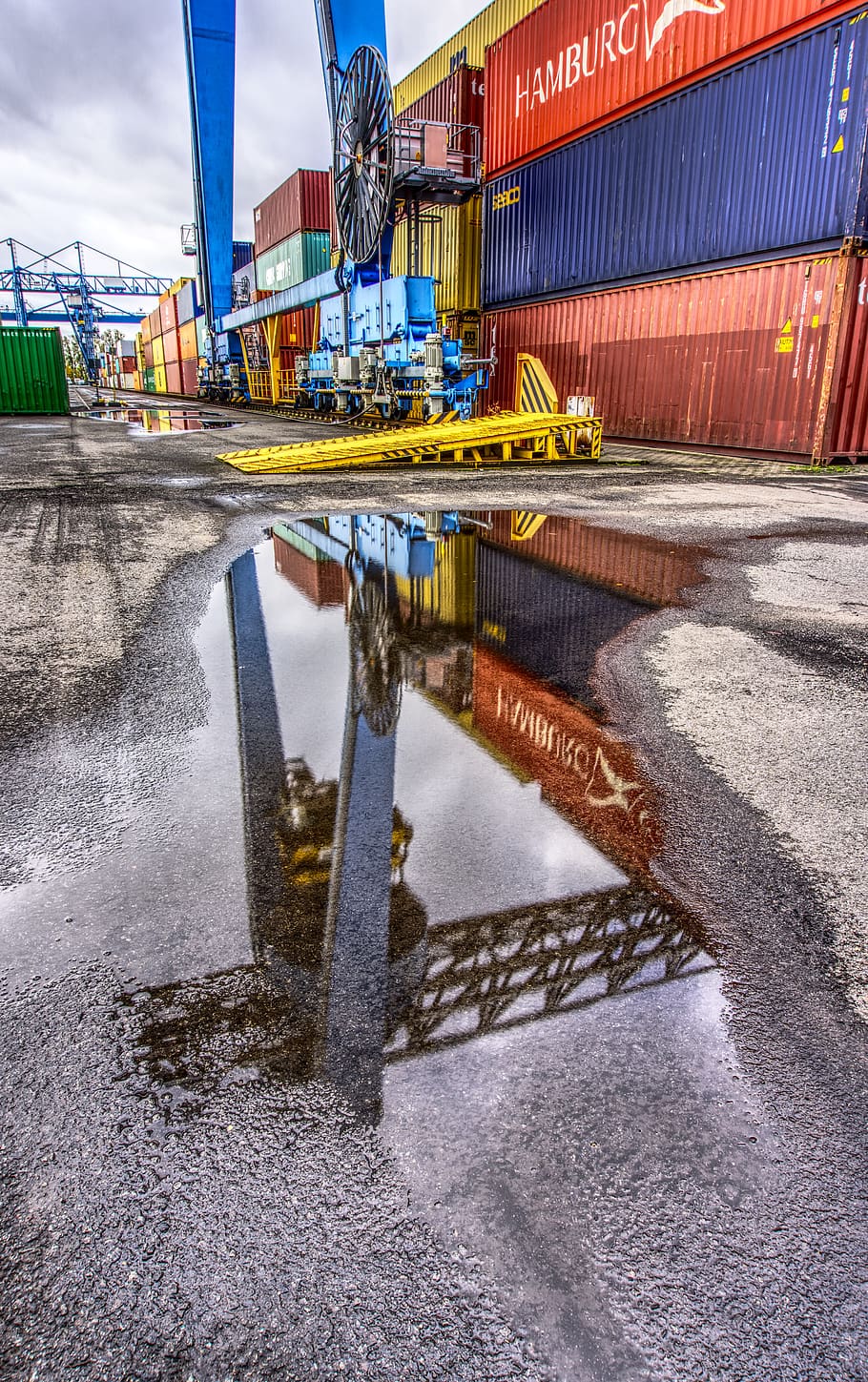 beholder, Havn, Indlæser, stablet, container terminal, containerhåndtering, lastekran, kran, last, marketing hub, kuvert kvadrat, Tyskland, farve, himmel, skyer, hdr, kontrast, højt dynamisk område, farverig, industri, Selskab, hårdt, stål, vand, pyt, våd, spejling, afspejling, regn, arkitektur, bygget struktur, transportmidler, maskineri, natur, bygning udvendig, dag, udendørs, ingen mennesker, mole, by, byggebranchen, forretning, transportform, 5K