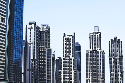 edifici di dubai, architettura, esterno dell'edificio, edificio per uffici esterno, struttura costruita, città, costruzione, grattacielo, alto - alto, moderno, cielo, Torre, paesaggio urbano, ufficio, skyline urbano, cielo sereno, nessuno, paesaggio, natura, distretto finanziario, distretto del centro, all'aperto, 4K, CC0, dominio pubblico, privo di copyright