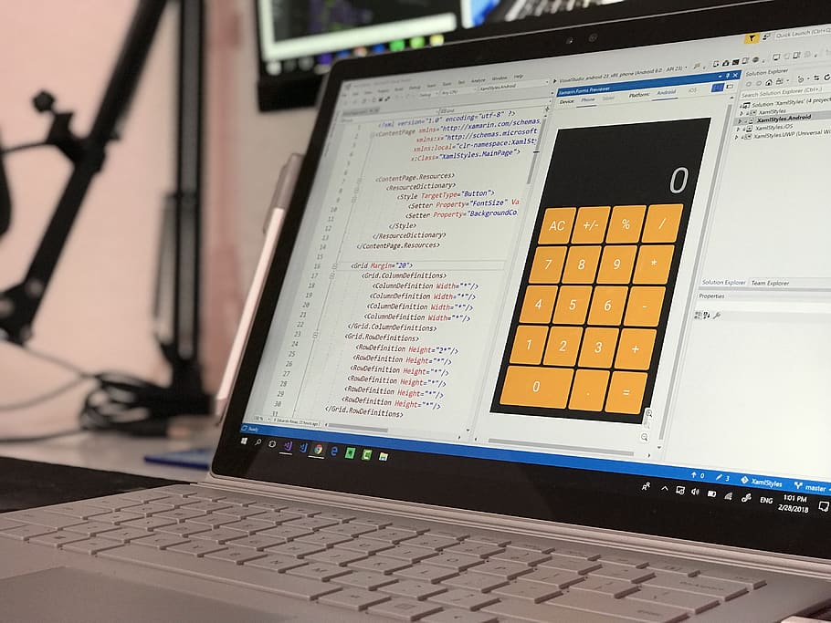 Weiß, schwarz, Laptop-Computer, Taschenrechner, Nahansicht, Code, Handel, Daten, Design, Designer, Entwickler, Gerät, dokumentieren, Elektronik, Finanzen, Information, Internet, Laptop, Büro, Bildschirm, Statistiken, Technologie, Computer, keine Leute, Verbindung, kabellose Technologie, Computerausrüstung, Computerbildschirm, Kommunikation, Geschäft, drinnen, Desktop-PC, Computer Tastatur, Tabelle, Computernetzwerk, Gerätebildschirm, Tastatur, 4K
