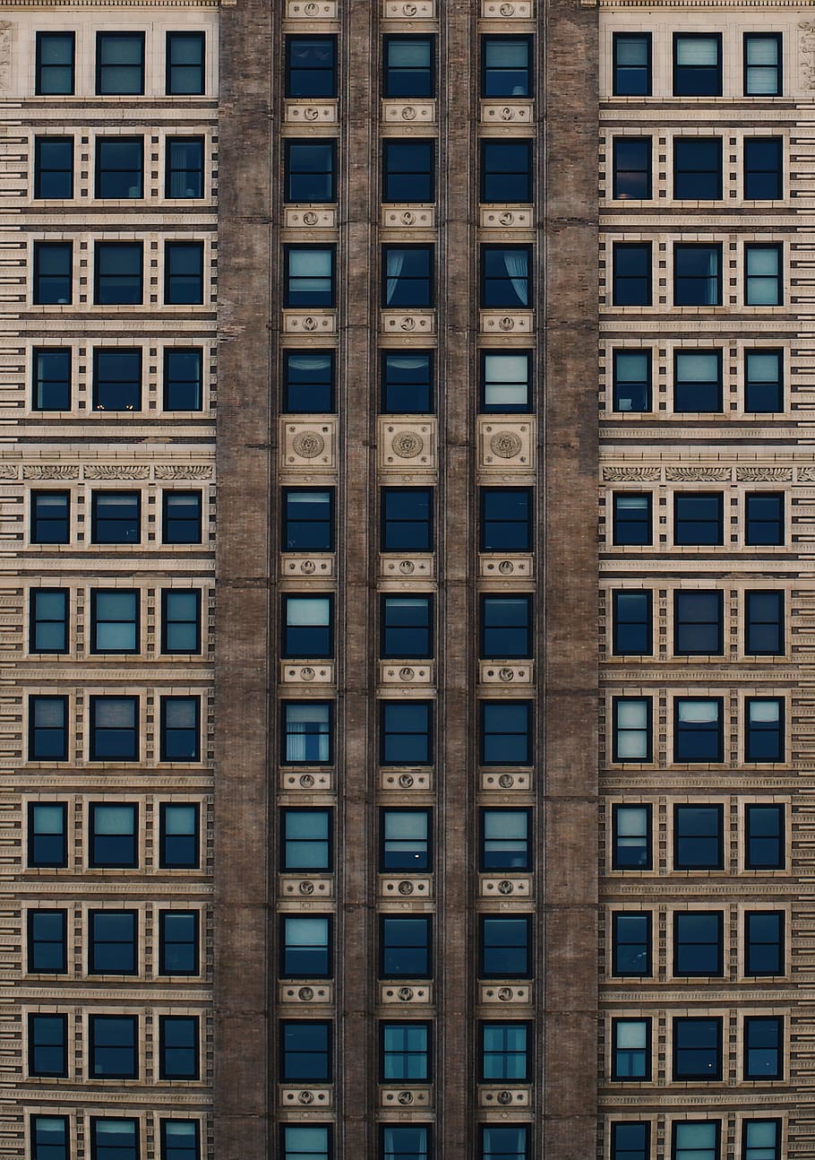 arquitectura, edifici, infraestructura, estructura, establiment, apartament, finestres, condomini, hotel, estructura construïda, exterior de l'edifici, finestra, marc complet, patró, cap gent, fons, ciutat, a l'aire lliure, blau, vidre - material, dia, en fila, vista d’angle baix, repetició, costat a costat, modern, barri residencial, exterior d’edifici d’oficines, 2K
