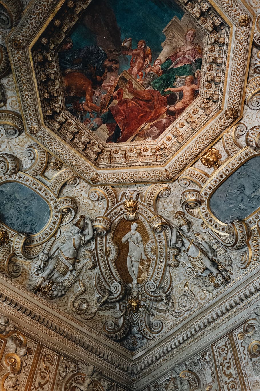 interior d’edifici de formigó, arquitectura, estructura construïda, art i artesania, lloc de culte, creença, exterior de l'edifici, religió, destinacions de viatge, espiritualitat, disseny, edifici, representació, representació humana, cap gent, ornamentat, patró, sostre, mural, fresc, talla, directament a sota, 4K