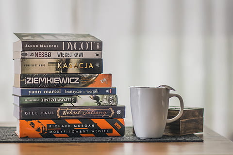 rezervovat, zásobník, literatura, džbánek, relaxace, čtení, vzdělání, psaní, román, Dům, Domov, klimatu, knihovna, nálada, pohár, text, kávový šálek, západní skript, stůl, jídlo a pití, napít se, nikdo, káva, stálý život, občerstvení, káva - nápoj, uvnitř, sdělení, detail, zaměřit se na popředí, kontejner, skupina objektů, 4K