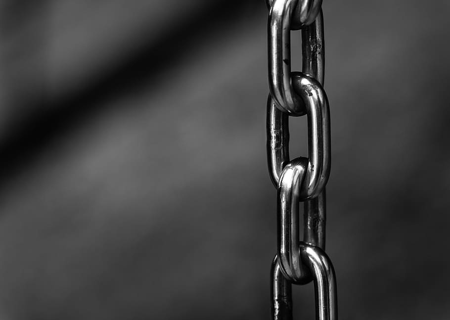 fotografie ve stupních šedi, řetěz, rozmazat, řetězců, chrom, detail, připojit, připojen, spojení, soustředit se, tvrdý, průmysl, žehlička, zámek, makro, kov, kovový, ochrana, prsten, bezpečnost, bezpečnostní, nerezová ocel, ocel, síla, technologie, nikdo, závěsný, zaměřit se na popředí, selektivní zaměření, uvnitř, studio shot, vzor, lesklý, stříbrné barvy, slitina, extrémní detail, stálý život, tvar, jeden objekt, 2K