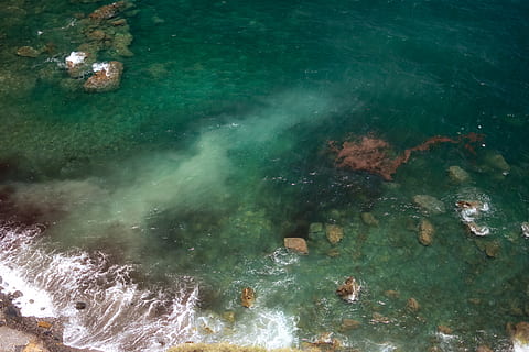 Grècia, thassos, bonic, roques, netejar, viatjar, mar, blau, verd, onades, fons de pantalla, europa, illa, aigua, naturalesa, bellesa a la natura, vista d’angle alt, dia, cap gent, sota l'aigua, sòlid, tranquil·litat, rock, davant del mar, escenics - natura, a l'aire lliure, color turquesa, rock - object, terra, moviment, Pol · lució, marí, 5K, CC0, domini públic, lliure de regalies