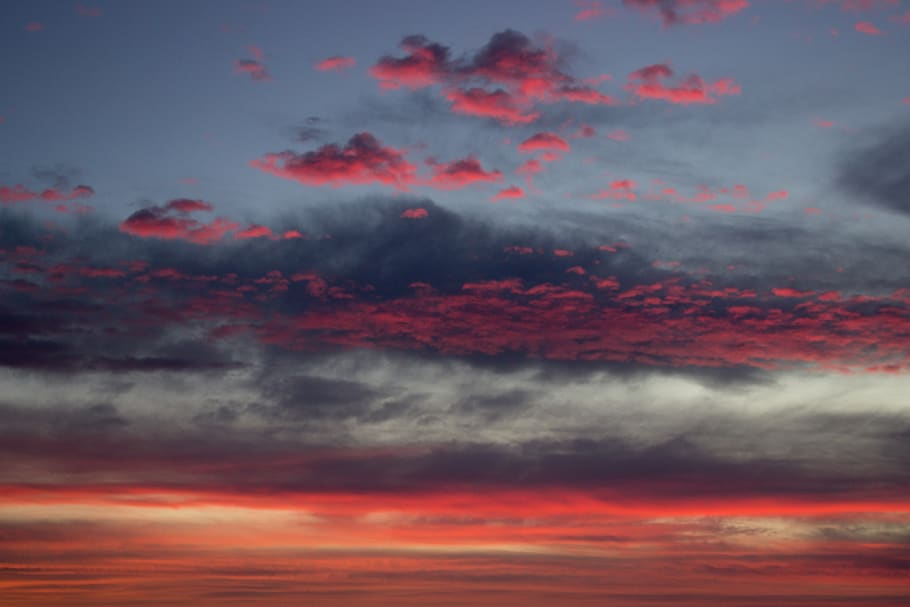 gris, vermell, cel, núvols, alba, cel dramàtic, tarda, cel de la nit, llum, núvol - cel, bellesa a la natura, naturalesa, escenics - natura, posta de sol, cap gent, cloudscape, tranquil·litat, color taronja, a l'aire lliure, medi ambient, poder a la natura, tempesta, vespre, vista d’angle baix, idíl·lic, ominós, 4K
