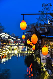 Nacht-, beleuchtet, Lichtanlage, Gebäudehülle, die Architektur, gebaute Struktur, Reflexion, Laterne, Stadt, Dämmerung, hängend, Wasser, Blau, Dekoration, Natur, Chinesische Lampe, Himmel, keine Leute, Feier, draußen, Elektrizität, Papierlaterne, Licht, Kanal, 5K, CC0, gemeinfrei, lizenzfrei