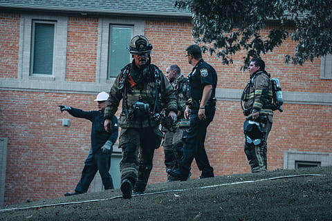bomber, govern, uniforme, arma, forces Armades, uniforme militar, militar, pistola, grup de persones, exterior de l'edifici, roba, arquitectura, dia, treball en equip, de peu, cooperació, Llei, estructura construïda, autoritat, seguretat, forces especials, a l'aire lliure, agressió, responsabilitat, 5K, CC0, domini públic, lliure de regalies