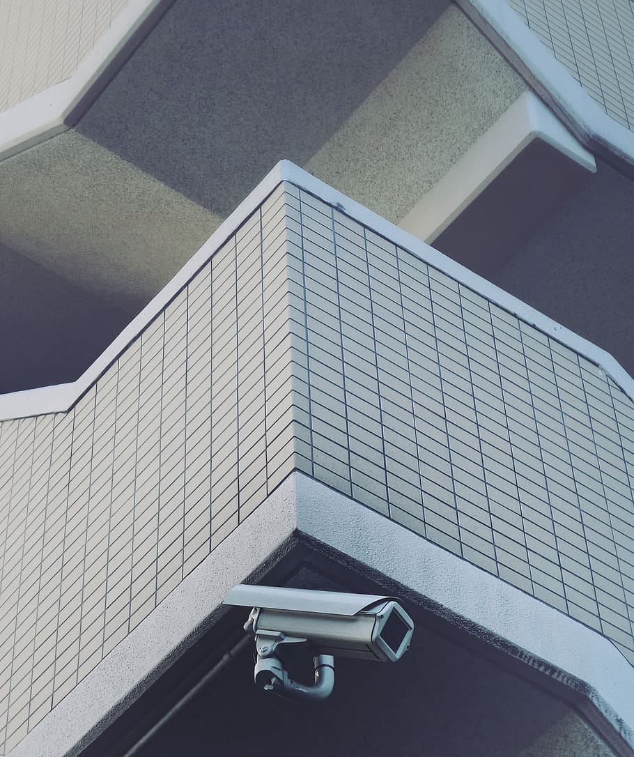 architektonický, architektura, stavba, vysoký úhel pohledu, uvnitř, nikdo, schodiště, zábradlí, den, nástěnný prvek, schodiště a schodiště, moderní, budova, kov, technologie, zrcadlo, bezpečnostní kamera, podlaha, luxus, 2K