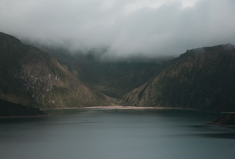 muntanyes, cobert, núvols, naturalesa, pendent, promontori, a l'aire lliure, aigua, muntanya, portugal, illes azores, são miguel, lagoa do fogo, riu, Serra, llac, penya-segat, temps, línia de costa, oceà, mar, Costa, embassament, paisatge, escenics - natura, bellesa a la natura, escena tranquil·la, tranquil·litat, cap gent, escena no urbana, boira, cel, núvol - cel, davant del mar, medi ambient, dia, remot, llacuna, 2K