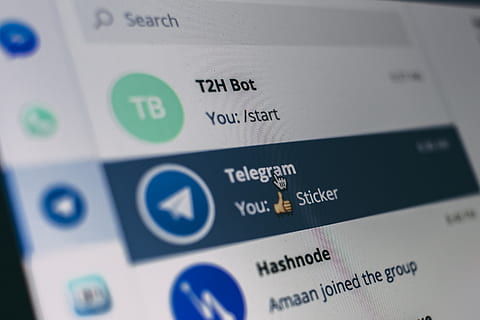 Franz, Telegramm, hashnode, Desktop, Kommunikation, Bildschirm, MacBook, Pixel, dunkel, Bots, time2hack, Mannschaft, Konversation, Werkzeuge, Messaging, Technologie, Text, westliche Schrift, Nahansicht, keine Leute, Maschinen, drinnen, selektiver Fokus, Vollbild, Geschäft, Schalttafel, Wahl, Maschinenteil, Ausrüstung, Finanzen, Computer, Daten, Nummer, Gerät, grafische Benutzeroberfläche, 4K, CC0, gemeinfrei, lizenzfrei