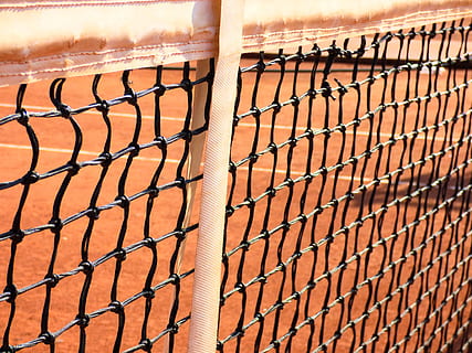 detailopname, chainlink omheining, hemel, veld-, netto-, patroon, hek, geen mensen, metaal, veiligheid, volledig kader, grens, net - sportuitrusting, tennis, dag, bescherming, tennisnet, barrière, Oranje kleur, sport, achtergronden, buitenshuis, rechtbank, 4K, CC0, publiek domein, royaltyvrij