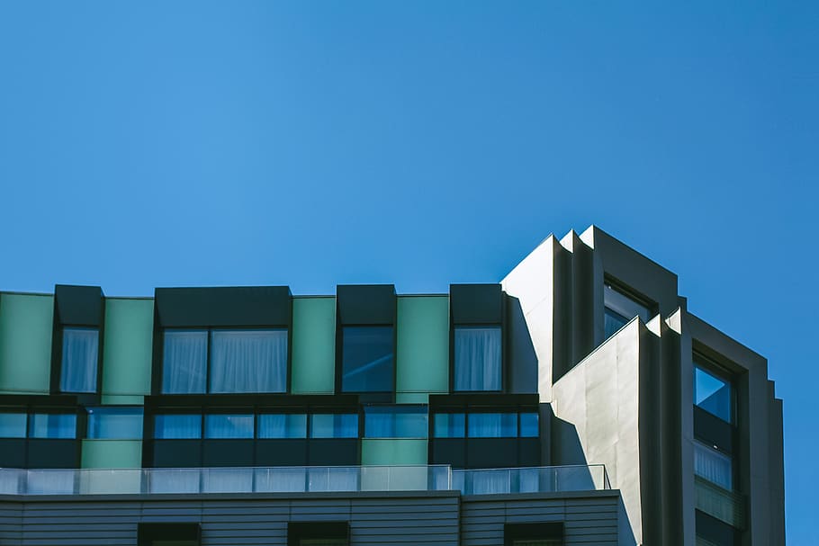 romania, bucarest, finestra, edifici, geomètric, disseny, angle, arc, arquitectura, apartament, carrer, hotel, modern, urbà, blau, fons de pantalla, cel, detall, exterior de l'edifici, estructura construïda, cel clar, cap gent, ciutat, còpia espai, vista d’angle baix, dia, vidre - material, exterior d’edifici d’oficines, naturalesa, oficina, a l'aire lliure, negocis, 5K