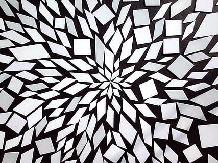 patró, catifa, blanc, quadrats, diamants, diamant, repetir, negre, raig de sol, geomètric, geometria, fractal, ornament, art, gràfics, disseny floral, Paisley, vitrall, plantilla, teranyina, marc complet, fons, cap gent, disseny, a l'interior, forma geomètrica, primer pla, forma, art i artesania, textura, repetició, estructura construïda, hexàgon, sostre, arquitectura, Color blanc, creativitat, resum, dia, directament a sota, arquitectura i art, 4K, CC0, domini públic, lliure de regalies