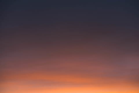 orizzonte tramonto, natura, all'aperto, cielo, scenario, paesaggio, panoramico, tramonto, Alba, toni, sfondo, HD, vibrafono, arancia, vacanze, nuvole, pendenza, minimalista, modello, sera, la tranquillità, sfondi, bellezza nella natura, scenics - natura, colore arancione, nessuno, scena tranquilla, fotogramma intero, nuvola - cielo, copia spazio, idilliaco, cielo drammatico, astratto, Inquadratura dal basso, crepuscolo, ambiente, sfondi astratti, 5K, CC0, dominio pubblico, privo di copyright