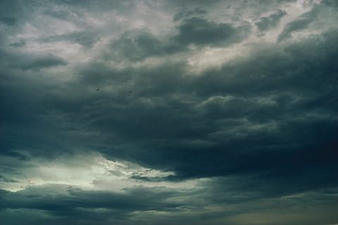 hvid, grå, skyer, sky - himmel, storm, cloudscape, dramatisk himmel, himmel, storm sky, tordenvejr, skønhed i naturen, baggrunde, overskyet, ingen mennesker, humørlig himmel, mørk, atmosfære, scenics - natur, vind, ildevarslende, natur, meteorologi, regn, udendørs, klima, skybrud, magt i naturen, 5K, CC0, offentligt domæne, royaltyfrie
