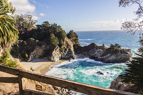 Baum, Bucht, Ozean, Wasserfall, Wasser, Meer, Himmel, Szenen - Natur, Schönheit in der Natur, ruhige Szene, Natur, Ruhe, Pflanze, Land, Tag, Rock, idyllisch, solide, wolke - himmel, Nicht-städtische Szene, Horizont über Wasser, Strand, keine Leute, draußen, Schwimmbad, türkisfarben, 5K, CC0, gemeinfrei, lizenzfrei