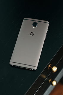 chytrý telefon, oneplus, oneplus3, oneplus3t, minimální, moderní, dřevo, Černá, vysoký úhel pohledu, detail, text, nikdo, sdělení, uvnitř, stálý život, číslo, západní skript, stůl, Černá barva, technologie, spojení, bezdrátové technologie, přenosné informační zařízení, mobilní telefon, selektivní zaměření, jeden objekt, zařízení, stříbrné barvy, 4K, CC0, veřejná doména, bez autorských práv