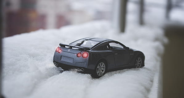 Nahansicht, Auto, Schnee, kalt, Eis, Makro, Miniatur, Spielzeugauto, Transportmittel, Kraftfahrzeug, Transport, kalte Temperatur, selektiver Fokus, Landfahrzeug, Winter, Tag, draußen, keine Leute, Spielzeug, schwarze Farbe, Fokus auf den Vordergrund, Natur, rot, Luxus, 5K, CC0, gemeinfrei, lizenzfrei