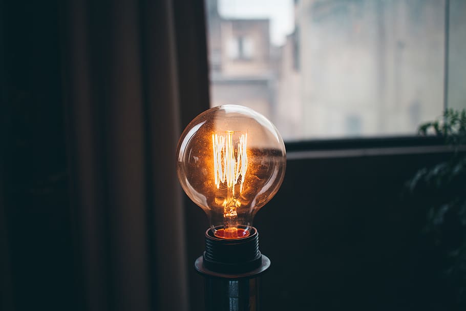 ampul, parlak, elektrik, enerji, aydınlatılmış, Lamba, ışık, ön plana odaklanmak, aydınlatma ekipmanı, cam malzemesi, insansız, kapatmak, şeffaf, filaman, pencere, içeriye, gün, mimari, yapılı yapı, yansıma, turuncu renk, teknoloji, elektrik lambası, 5K