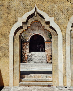 gris, concret, primer pas, passadís, yucatan, cripta, edifici, arquitectura, llosa, hacienda ochil, Camí, passarel·la, maó, arc, paret, porta, viatjar, península, arcs, històric, història, estructura construïda, el passat, cap gent, dia, exterior de l'edifici, religió, lloc de culte, creença, espiritualitat, el camí a seguir, entrada, direcció, vell, a l'aire lliure, naturalesa, civilització antiga, 4K, CC0, domini públic, lliure de regalies