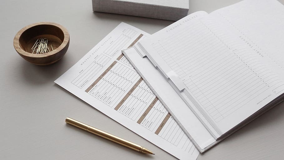 hvidt printerpapir, Bestil, tekst, dagbog, grå, pen, side, kalender, træ, fil bindemiddel, skandinavisk, flatlay, minimalisme, minimalistisk, minimal, ren, havregrød, sort, sort og hvid, humørsyg, guld, bord, papir, forretning, høj vinkel visning, indendørs, skrivebord, dokument, møbel, stilleben, teknologi, ingen mennesker, papirarbejde, meddelelse, kontor, finansiere, trådløs teknologi, regning, studio skud, mad og drikke, blueprint, lille gruppe af objekter, 5K