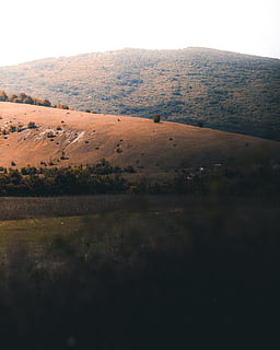 montagna, alberi, bianca, nuvole, paesaggio, natura, lunatico, all'aperto, prateria, campo, foresta, valle autunnale, natura in autunno, Esplorare, buio, verde foresta, valle, valle d'autunno, archiviato, vasto, scenario, deserto, suolo, ambiente, scena tranquilla, bellezza nella natura, scenics - natura, la tranquillità, cielo, pianta, nessuno, albero, scena non urbana, terra, giorno, a distanza, cielo sereno, idilliaco, 4K, CC0, dominio pubblico, privo di copyright