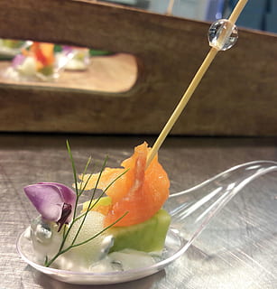 passare in giro, freschezza, cibo e bevande, cibo, mangiare sano, tavolo, in casa, avvicinamento, benessere, utensile da cucina, natura morta, nessuno, concentrarsi sulle conoscenze acquisite, fiore, pianta fiorita, attrezzature domestiche, legno - materiale, pianta, cucchiaio, vista dall'alto, natura, bicchiere, vassoio, 1080P, CC0, dominio pubblico, privo di copyright