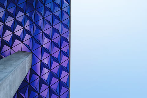 die Architektur, Gebäude, Infrastruktur, Struktur, Einrichtung, Design, Kunst, Himmel, gebaute Struktur, Gebäudehülle, modern, klarer Himmel, Muster, Flachwinkelansicht, keine Leute, Blau, kopieren sie platz, Stadt, Bürogebäude außen, Tag, Glas - Material, Natur, Büro, Reflexion, Fenster, Wolkenkratzer, Platz, 5K, CC0, gemeinfrei, lizenzfrei