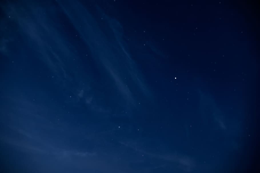 naturalesa, cel, núvols, nit, constel·lacions, estrelles, blau, blanc, astronomia, espai, estrella - espai, escenics - natura, cap gent, fons, camp estel·lar, estrella, tranquil·litat, galàxia, bellesa a la natura, escena tranquil·la, núvol - cel, vista d’angle baix, fosc, marc complet, 2K