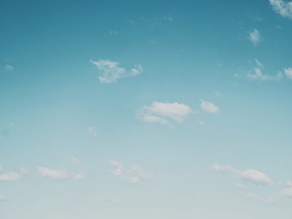 nuvole, blu, cielo, Cloudscape, aria, nube, minimo, pendenza, struttura, estate, sfondo, viaggio, minimalista, minimalismo, paesaggio, natura, tempo metereologico, giorno, sfondi, all'aperto, clima, bianca, nuvola - cielo, cumulo, stratosfera, spazio, Paradiso, Paesaggi, soffice, cielo sereno, meteorologia, nuvoloso, bellezza nella natura, luminosa, strato di ozono, stagione, luce del sole, nessuno, luce - fenomeno naturale, astratto, fondale, sole, 4K, CC0, dominio pubblico, privo di copyright
