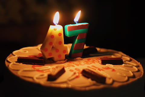 stearinlys, fødselsdag, bursdagskake, kake, feiring, nydelig, mat, overbærenhet, søtsaker, voks, mat og Drikke, bakt, brenning, søt mat, dessert, Brann, flamme, søt, jubileum, bursdag stearinlys, innendørs, belyst, ingen folk, fristelse, svart bakgrunn, 5K, CC0, offentlig domene, opphavsrett gratis