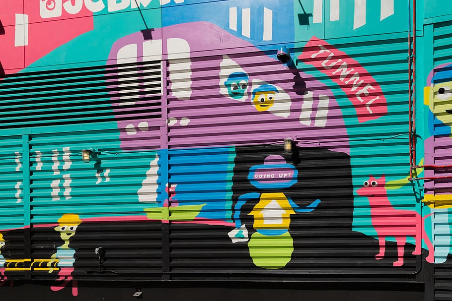 pared pintada multicolor, multi color, representación, nadie, arquitectura, estructura construida, representación humana, Arte y artesanía, día, exterior del edificio, creatividad, al aire libre, amarillo, texto, comunicación, edificio, bandera, semejanza masculina, pintada, ciudad, planchar, mural, inflable, 5K