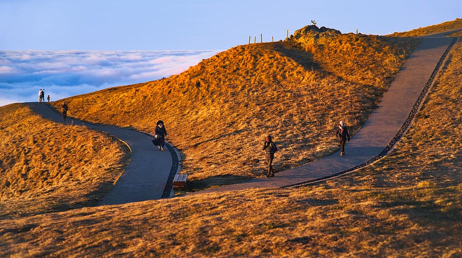 paesaggio, cielo, nube, montagna, vulcano, strada, sentiero, pedoni, silhouette, inverno, tramonto, puy de dôme, Clermont Ferrand, Francia, Europa, natura, bellezza nella natura, scenics - natura, terra, ambiente, autunno, giorno, ombra, scena non urbana, luce del sole, destinazioni di viaggio, attività di svago, nuvola - cielo, all'aperto, acqua, catena montuosa, 5K
