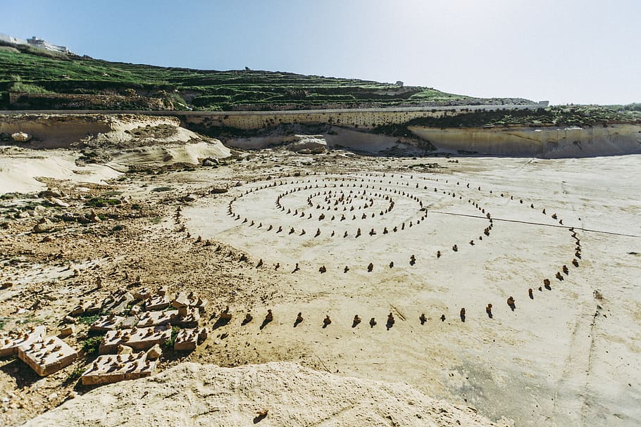 montanha verde, solo, pássaro, animal, Malta, arqueologia, chão, aventura, anfiteatro, construção, arquitetura, arena, pedra, círculos, feriados, período de férias, equipe nikon, espiritual, explorar, círculo de pedra, dia, terra, natureza, destinos de viagem, turismo, civilização antiga, história, antigo, o passado, visão de alto ângulo, viagem, ninguém, panorama, scenics - natureza, meio Ambiente, luz solar, céu, tranquilidade, ao ar livre, clima, 5K