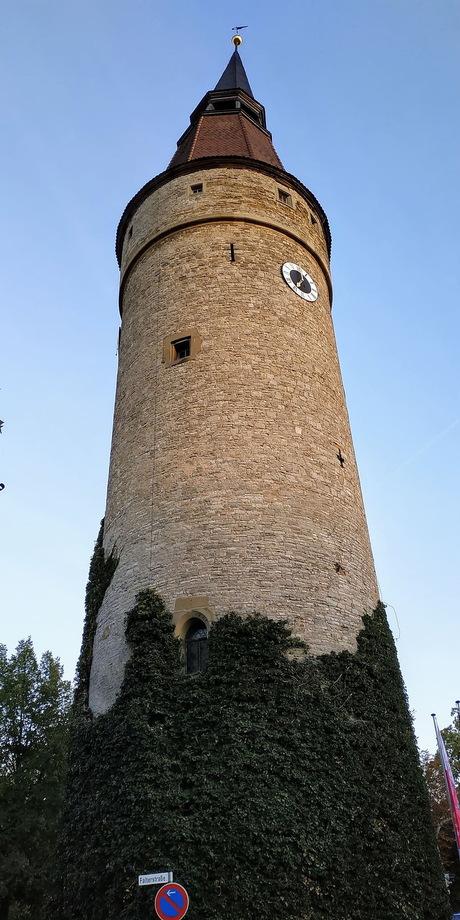 kitzingen, torre, torre de papallona, edifici, rellotge, arquitectura, històricament, llocs d'interès, façana, maçoneria, ciutat, vell, turisme, Alemanya, pintoresca, vista d’angle baix, estructura construïda, cel, història, el passat, arbre, exterior de l'edifici, naturalesa, cel clar, planta, dia, cap gent, a l'aire lliure, blau, destinacions de viatge, alta - alta, viatjar, 4K