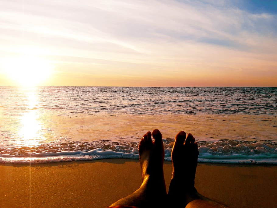persona, mostra, peus, cos, més aviat, platja, brillant, núvols, Costa, alba, vespre, horitzó, idíl·lic, naturalesa, oceà, costa d’oceà, a l'aire lliure, pacífica, reflexió, relaxació, sorra, paisatge, escènic, mar, paisatge marí, vora del mar, Riba, cel, estiu, sortida del sol, posta de sol, navega, tranquil, tropical, aigua, onades, cama humana, part del cos humà, secció baixa, part del cos, terra, horitzó sobre l’aigua, escenics - natura, descalç, sol, una persona, bellesa a la natura, peu humà, extremitat humana, 4K