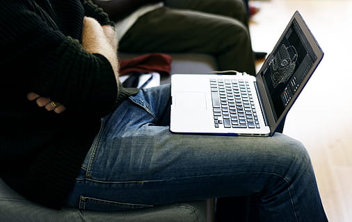 Afaceri, creator, proiecta, dezvoltare, dispozitiv, digital, goluri, idei, informație, inspirație, laptop, om, administrare, bărbați, reţea, afacere noua, caiet, birou, oameni, persoană, productivitate, ecran, spectacol, mici afaceri, soluţii, lansare, strategie, ţintă, tehnologie, gândire, utilizând, muncă, lucru, spațiu de lucru, haine casual, ședință, o persoana, în interior, deținere, oameni adevărați, comunicare, tehnologia fără fir, midsection, conexiune, stiluri de viață, blugi, Activitatea de agrement, publicare, carte, să se concentreze asupra primelor elemente, adult, 5K, CC0, domeniu public, fără drepturi de autor
