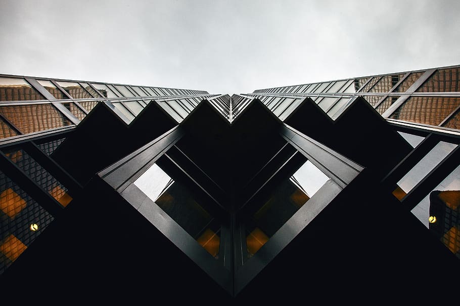 arquitectura, edifici, infraestructura, estructura, establiment, hotel, condomini, núvols, cel, elegant, estructura construïda, vista d’angle baix, exterior de l'edifici, núvol - cel, cap gent, patró, naturalesa, dia, forma, a l'aire lliure, finestra, disseny, forma geomètrica, modern, ciutat, sostre, resum, directament a sota, 4K