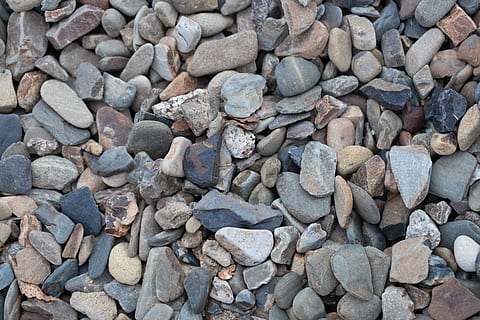 pedres, fons, textura, estructura, patró, paret de pedra, maçoneria, gris, pedra natural, material, sòl, lluny, platja, superfície, còdols, sòlid, pedra - objecte, rock, marc complet, pedra, gran grup d'objectes, rock - object, abundància, dia, cap gent, vista d’angle alt, a l'aire lliure, naturalesa, terra, aspre, 5K, CC0, domini públic, lliure de regalies