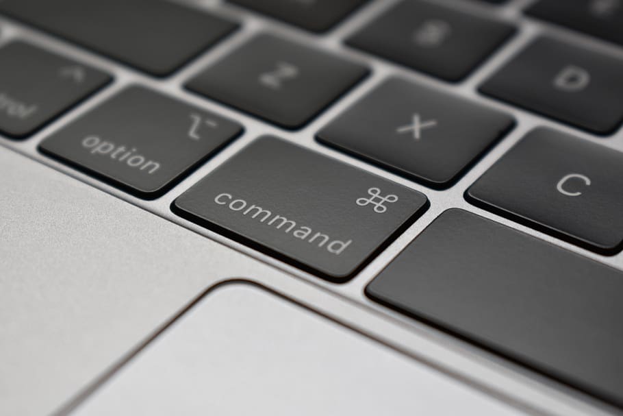 ordinador, poma, Macintosh, mac, portàtil, oficina, tecnologia, treball, pantalla, teclat, Internet, digital, comandament, comunicació, teclat d’ordinador, tecnologia sense fils, connexió, equips informàtics, text, clau d’ordinador, part de l’ordinador, primer pla, xarxa d’ordinadors, a l'interior, cap gent, guió occidental, enfocament selectiu, equipament, xarxes socials, color plata, polsador, equipament elèctric, comunicacions globals, 5K