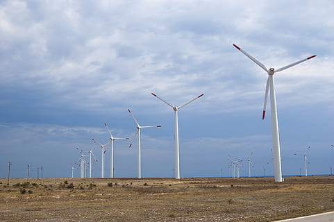 res, il vento, pbx, attuale, elettricità, vento, nuvole, Generatore, turbina eolica, energia, naturale, rinnovabile, campo, turbina, combustibile e produzione di energia, ambiente, energia eolica, energia rinnovabile, conservazione dell'ambiente, energia alternativa, cielo, nuvola - cielo, paesaggio, terra, natura, giorno, scena rurale, nessuno, tecnologia, all'aperto, bellezza nella natura, Alimentazione elettrica, 2K, CC0, dominio pubblico, privo di copyright