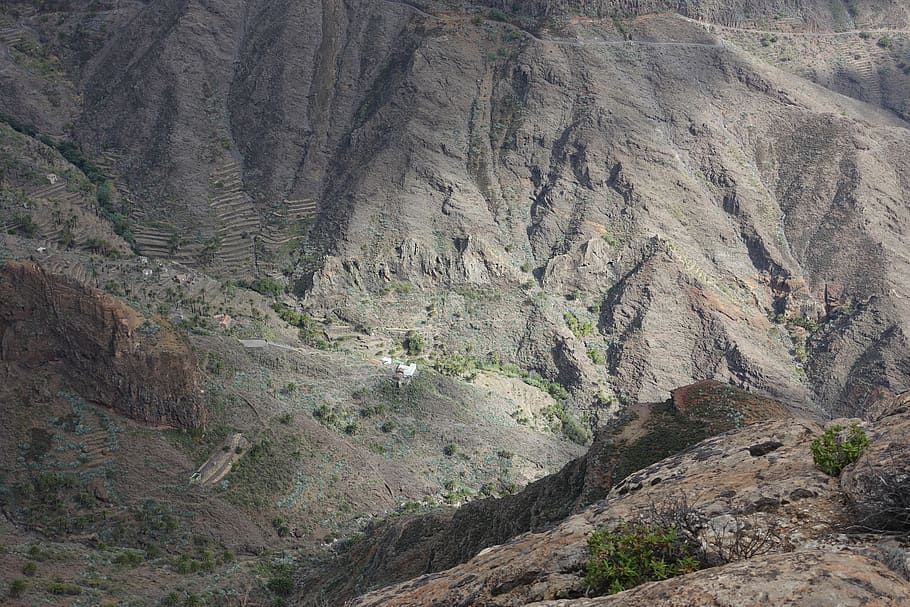 muntanya durant el dia, naturalesa, a l'aire lliure, muntanya, pendent, penya-segat, canyon, xuspa, fortalesa, santa cruz de tenerife, Serra, pic, vall, paisatge, ocell, animal, planta, la gomera, arbre, desert, camp, bellesa a la natura, rock, tranquil·litat, escenics - natura, cap gent, escena tranquil·la, formació de roca, rock - object, terra, dia, escena no urbana, medi ambient, vista d’angle alt, sòlid, geologia, geografia física, formació, clima, erosionat, clima àrid, 5K