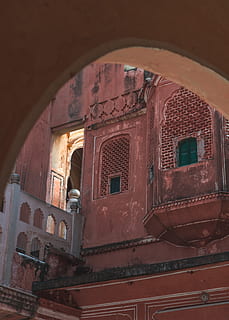 edifici, finestra, arquejat, arc, cúpula, cripta, Jaipur, viatjar, parets, palau, carrer, ciutat, Índia, vermell, arquitectura, pneumàtic, maó, passadís, llosa, tren, estructura construïda, exterior de l'edifici, vista d’angle baix, cap gent, vell, història, dia, el passat, a l'aire lliure, paret, paret de maó, naturalesa, barri residencial, espatllat, 5K, CC0, domini públic, lliure de regalies