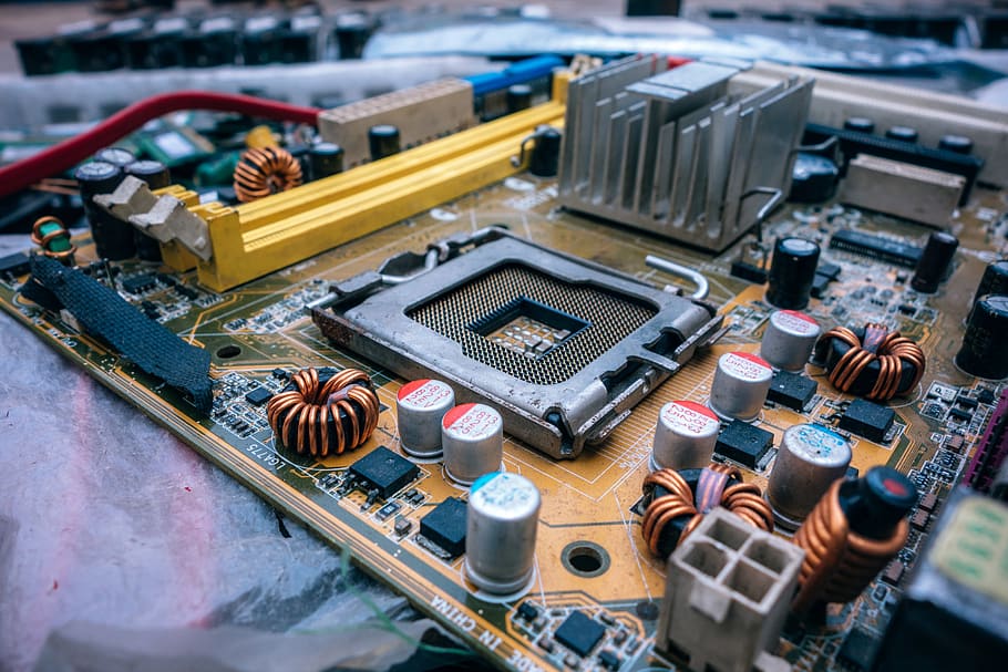 carte mère multicolore, brouiller, condensateurs, puce, chips, chipset, circuit, circuit imprimé, fermer, Composants, cuivre, coeur, profondeur de champ, électronique, concentrer, Matériel, dissipateur de chaleur, inducteurs, conseil principal, métal, carte mère, semi-conducteur, prise, La technologie, vue grand angle, transport, mise au point sélective, machinerie, industrie, personne, mode de transport, lien, équipement, art et Artisanat, voiture, à l'intérieur, artisanat, Industrie électronique, grand groupe d'objets, la créativité, jouet, petit, 5K