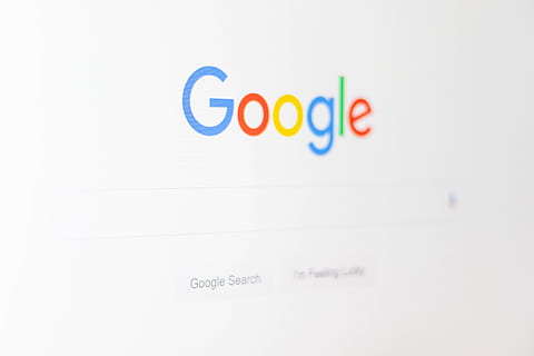 google logo screengrab, текст, студио изстрел, на закрито, без хора, едър план, западен сценарий, бял фон, копие пространство, многоцветни, общуване, син, здравеопазване и медицина, бял цвят, писмо, хартия, напомняне, документ, съобщение, образование, иконата на компютъра, 5K, CC0, обществено достояние, роялти безплатно