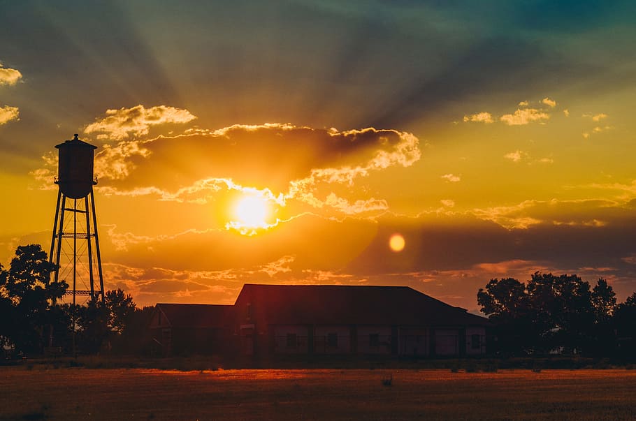 Sonnenuntergang, hinterleuchtet, Wolken, Dämmerung, Silhouette, Himmel, Sonne, Sonnenaufgang, Wasserturm, gemeinfreie Bilder, wolke - himmel, die Architektur, gebaute Struktur, Gebäudehülle, orange Farbe, Schönheit in der Natur, Szenen - Natur, Sonnenlicht, Natur, Sonnenstrahl, keine Leute, Dramatischer Himmel, Haus, Gebäude, draußen, Linseneffekt, 4K
